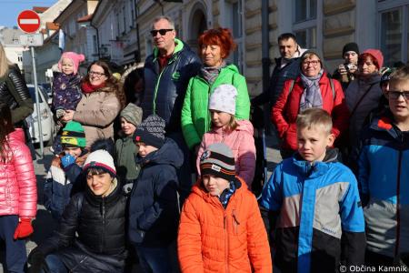 Kamnik so obiskali koranti iz Zamušanov pri Ptuju in v mestno jedro privabili nepregledno množico, željno ogleda tradicionalne pustne šege (51)